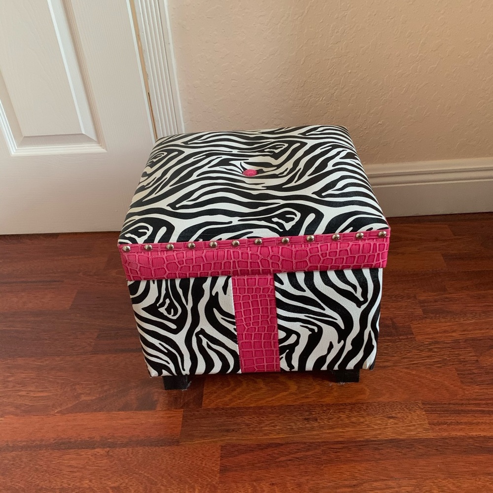 Cute Seat/ Storage